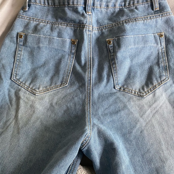 Boohoo High Waist Light Wash Distress Mom Jeans - Picture 6 of 11